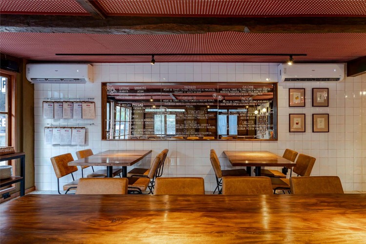 Pizzaria Pissa / FRS Arquitetura - Fotografia de Interiores, Sala de Estar, Madeira, Cadeira