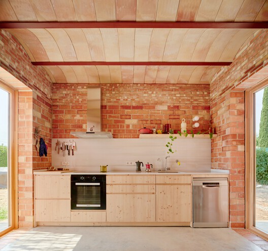 Casa GJ / Alventosa Morell Arquitectes  - Fotografía interior, Cocina, Madera, Ladrillo, Encimera