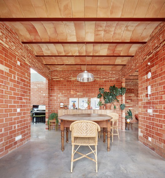 Casa GJ / Alventosa Morell Arquitectes  - Fotografía interior, Madera, Ladrillo, Fijación Vigas