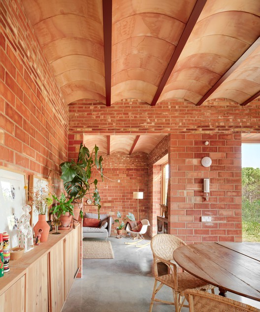 Casa GJ / Alventosa Morell Arquitectes  - Fotografía interior, Madera, Ladrillo, Fijación Vigas