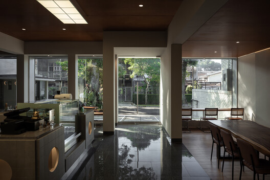 Hibrew Coffee and Cuisine / Simpul Studio - Interior Photography, Wood, Glass