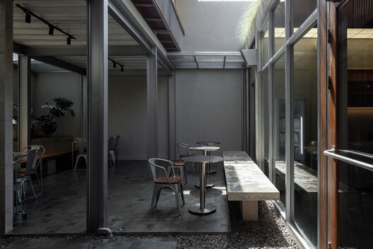 Hibrew Coffee and Cuisine / Simpul Studio - Interior Photography, Wood, Glass, Beam