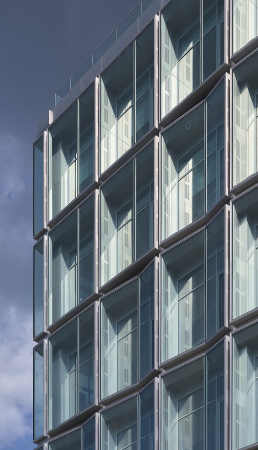 Quartz Plaza  / Salon Alper Derinbogaz - Image 9 of 22