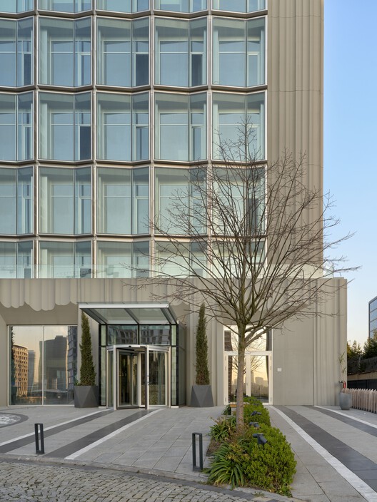 Quartz Plaza  / Salon Alper Derinbogaz - Image 8 of 22