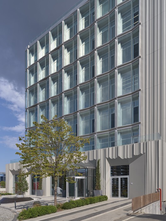 Quartz Plaza  / Salon Alper Derinbogaz - Exterior Photography, Facade