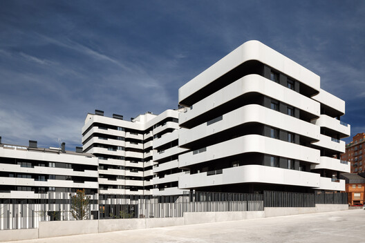 Complejo Residencial Las Calas / Javier Prieto Arquitectos - Imagen 7 de 26