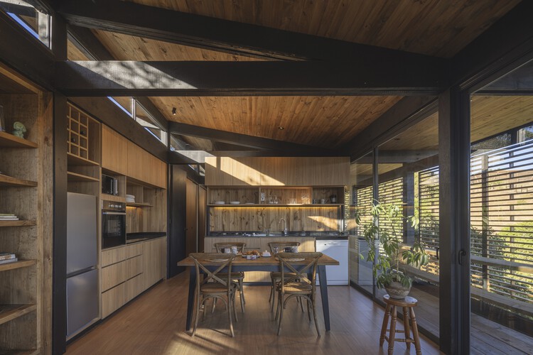 Casa RWO / Gonzalo Rufin Arquitectos - Fotografía interior, Cocina, Madera, Fijación Vigas