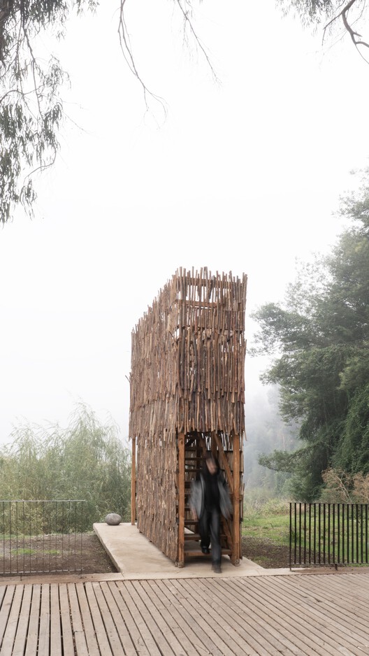 Hito Entrelazos / Javiera Muñoz Olave - Fotografía exterior, Madera