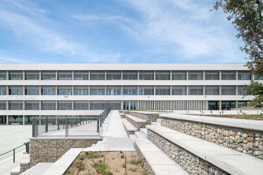 Nuevo Instituto de Enseñanza Secundaria Vía de la Plata / Ricardo González Martínez, Enrique Villar Pagola, Rodrigo Zaparaín Hernández - Fotografía exterior
