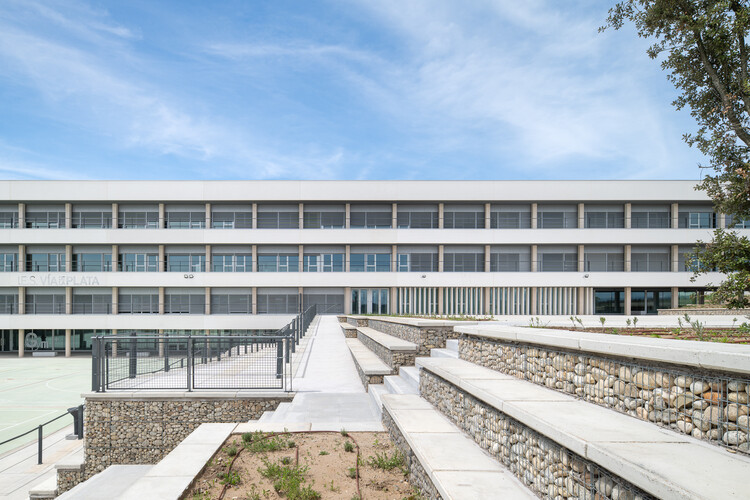 Nuevo Instituto de Enseñanza Secundaria Vía de la Plata / Ricardo González Martínez, Enrique Villar Pagola, Rodrigo Zaparaín Hernández - Fotografía exterior