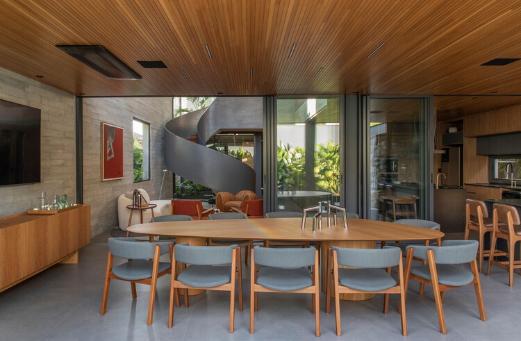 Casa H+L / Mariana Orsi Arquitetura + Design - Fotografia de Interiores, Sala de Jantar, Madeira, Mesa, Cadeira
