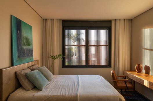 Casa H+L / Mariana Orsi Arquitetura + Design - Fotografia de Interiores, Dormitório, Madeira, Cama, Iluminação