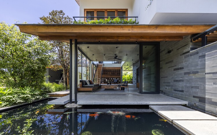 Casa OM / AN NAM Architecture - Fotografia de Exterior, Madeira