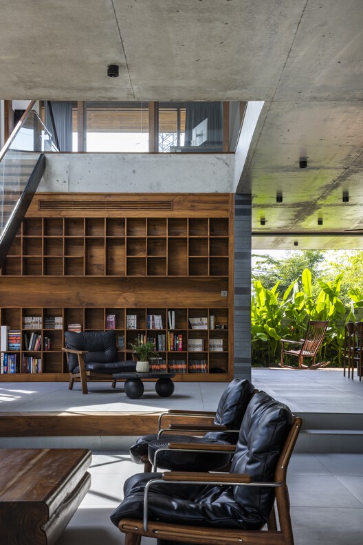 OM House / AN NAM Architecture - Interior Photography, Living Room, Wood, Chair