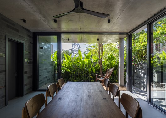 OM House / AN NAM Architecture - Interior Photography, Dining room, Chair, Courtyard
