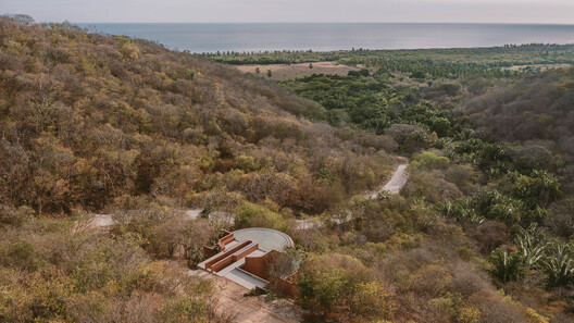 Tobi House / Espacio 18 Arquitectura - Image 6 of 18