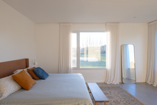 Monte House / Meneghetti Arquitectos - Interior Photography, Bedroom, Wood, Bed
