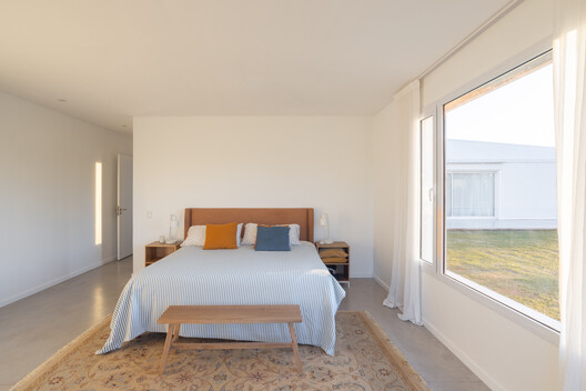 Monte House / Meneghetti Arquitectos - Interior Photography, Bedroom, Wood, Bed