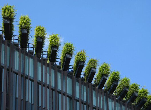 Paul Clemence Captures Ingenhoven Architects’ Kö-Bogen II and Its Landmark Green Facade - Image 12 of 20