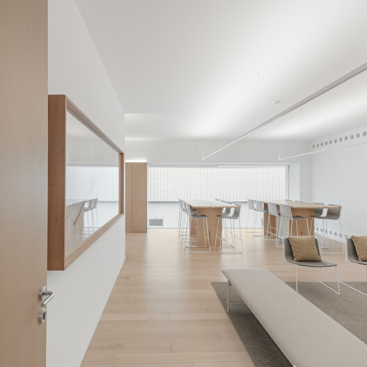 Sede da Panike / NØARQ - Fotografia de Interiores, Madeira, Cadeira