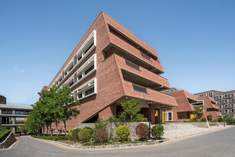 Escuela Tongtai / E PLUS/SZA DESIGN - Imagen 30 de 31