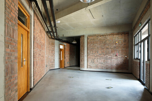 Tongtai School / E PLUS/SZA DESIGN - Interior Photography, Wood, Lighting, Brick, Concrete