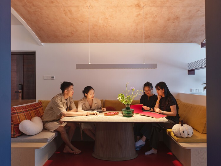 吴先生家 / 金秋野建筑工作室 - 室内图, 桌子, 灯, 椅子