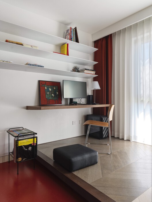 吴先生家 / 金秋野建筑工作室 - 室内图, 起居室, 木头, 灯, 桌子, 隔断, 椅子