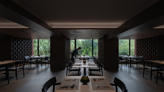 深圳湾斐瑞酒店改造 / 墨照建筑 - 室内图, 餐厅, 木头, 桌子, 椅子