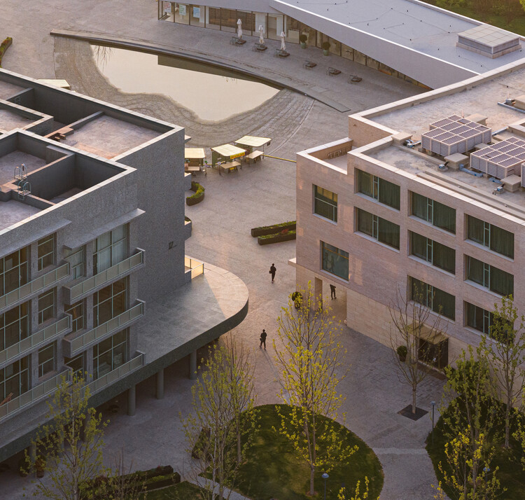 友谊湾社区，友谊之家俱乐部酒店及卷宗公寓 / 亘建筑事务所 - 室内图, 鸟瞰图