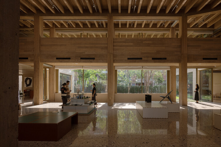 友谊湾社区，友谊之家俱乐部酒店及卷宗公寓 / 亘建筑事务所 - 室内图, 木头, 灯, 柱