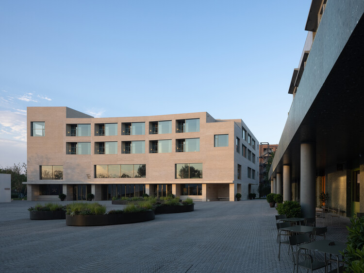 友谊湾社区，友谊之家俱乐部酒店及卷宗公寓 / 亘建筑事务所 - 建筑图, 具体的, 庭院