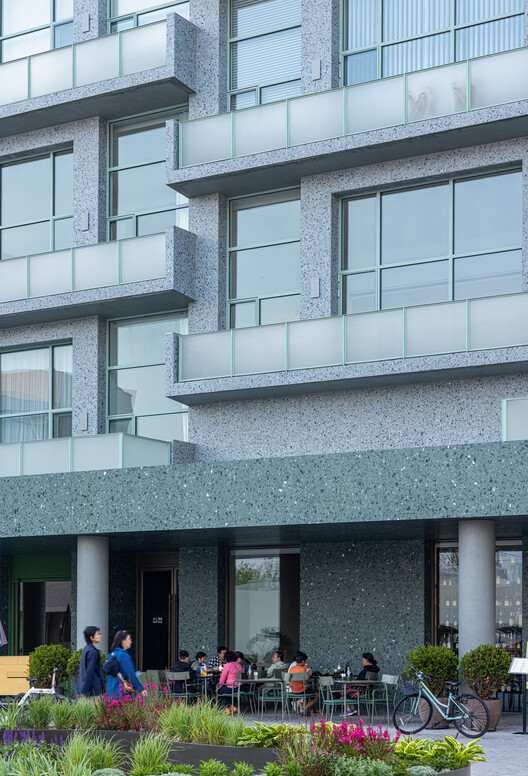 Youyi Bay Community, Mi Casa Su Casa Club Hotel, and Juanzong Apartment / genarchitects - Exterior Photography, Facade, Concrete, Balcony