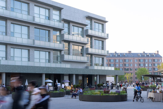 Youyi Bay Community, Mi Casa Su Casa Club Hotel, and Juanzong Apartment / genarchitects