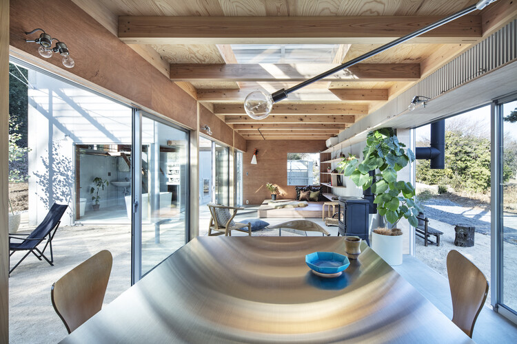 Casa do Telhado / Tamada & Wakimoto Architects - Fotografia de Interiores, Madeira, Cadeira, Viga