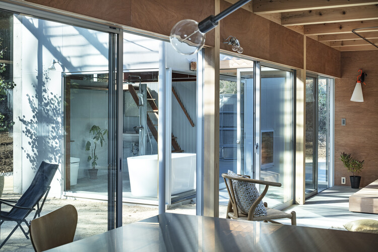 Casa do Telhado / Tamada & Wakimoto Architects - Fotografia de Interiores, Madeira, Iluminação, Porta, Cadeira, Vidro, Viga