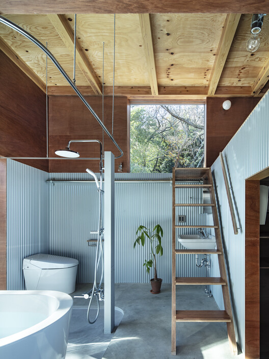 Casa do Telhado / Tamada & Wakimoto Architects - Fotografia de Interiores, Banheiro, Madeira, Viga