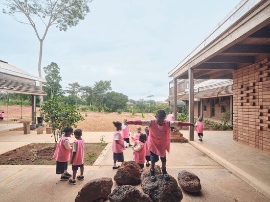 African Flow Kindergarten / Urbanitree - Exterior Photography