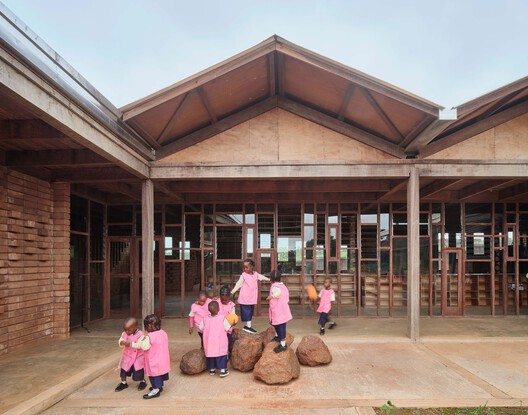 African Flow Kindergarten / Urbanitree - Exterior Photography