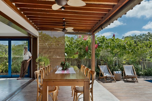 Casa Rubro Negro / W.A.M.V Arquitetura - Fotografia de Interiores, Sala de Jantar, Madeira, Mesa, Cadeira, Viga