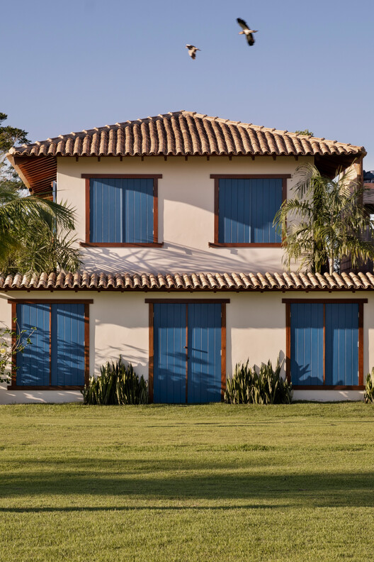 Casa Rubro Negro / W.A.M.V Arquitetura - Fotografia de Exterior, Balcão