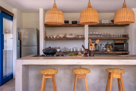 Casa Rubro Negro / W.A.M.V Arquitetura - Fotografia de Interiores, Cozinha, Madeira, Bancada