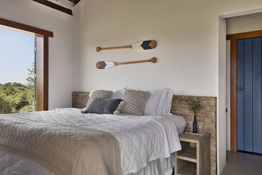 Casa Rubro Negro / W.A.M.V Arquitetura - Fotografia de Interiores, Dormitório, Cama, Madeira, Iluminação