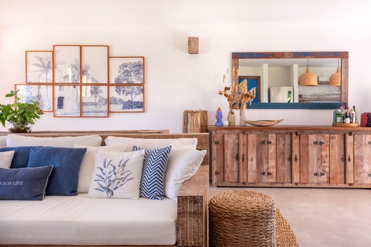 Casa Rubro Negro / W.A.M.V Arquitetura - Fotografia de Interiores, Dormitório, Madeira, Sofá, Mesa