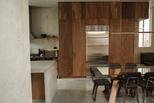 Casa Lagoon / Peter Stutchbury Architecture - Fotografía interior, Cocina, Madera, Iluminación, Sillas, Encimera