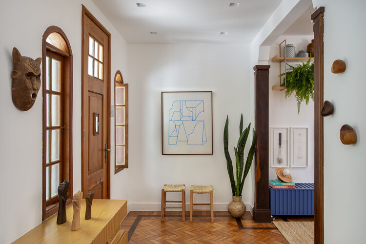 Casa da Vila / StudioDuas Arquitetura - Fotografia de Interiores, Madeira, Iluminação, Porta