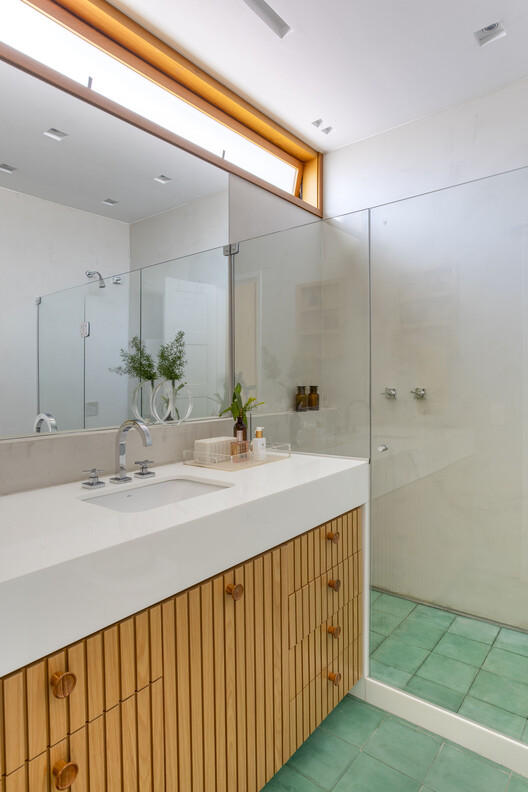 Casa da Vila / StudioDuas Arquitetura - Fotografia de Interiores, Banheiro, Bancada, Vidro, Pia