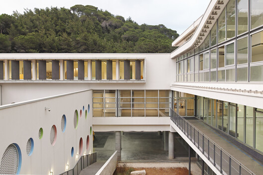 Collège Louise Wegmann / Dagher Hanna & Partners - Image 3 of 29