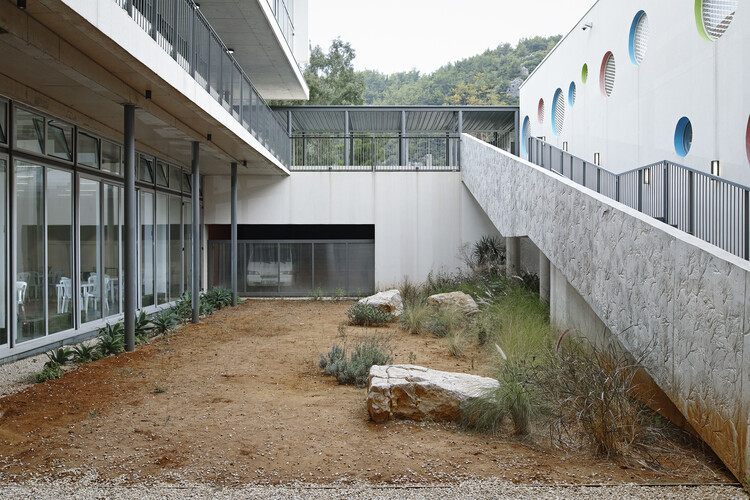 Colegio Louise Wegmann / Dagher Hanna & Partners - Fotografía exterior