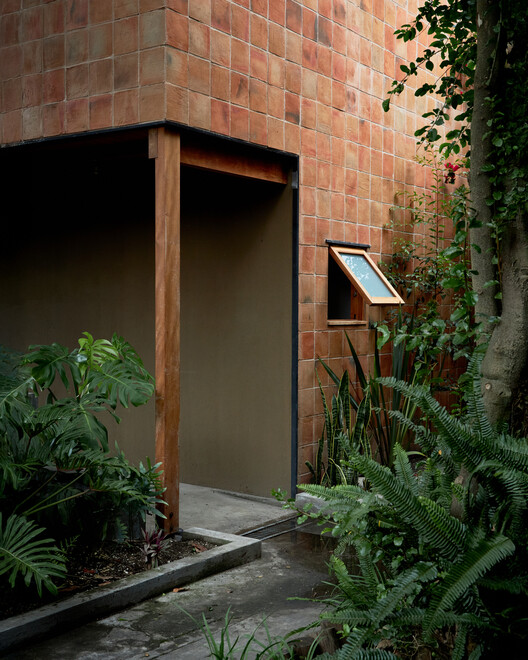 Bloque Este - espacio versátil / El Sindicato Arquitectura - Imagen 5 de 27